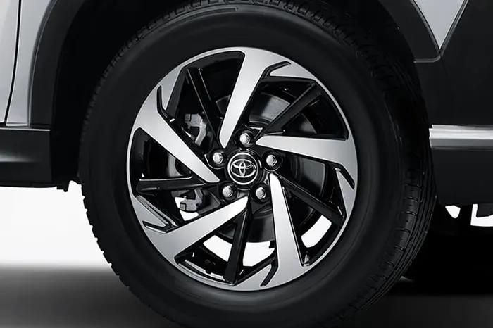 Bold 17 Inch Machining Alloy Wheel