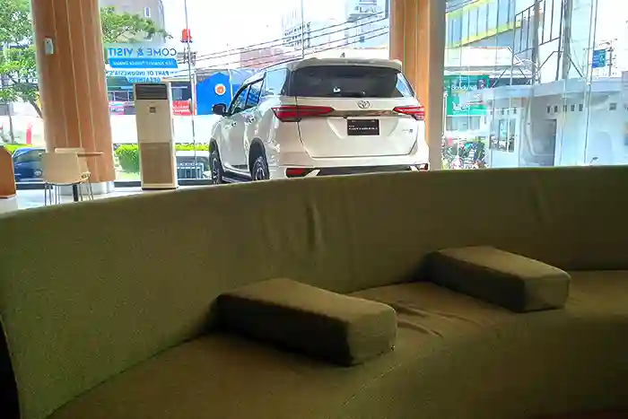 Dealer Toyota Depok - Indoor 5