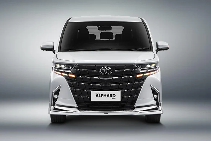 Toyota Alphard - Front View