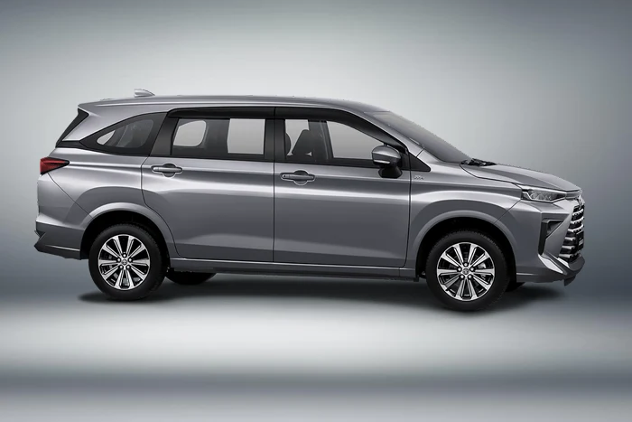 Toyota Avanza - Right Side View