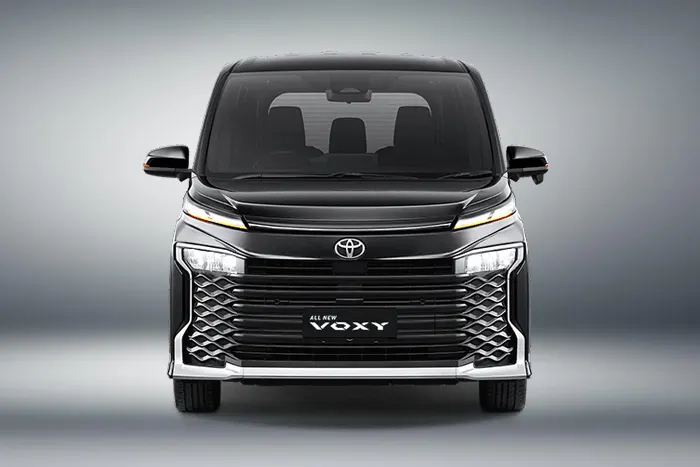 Toyota Voxy - Front View