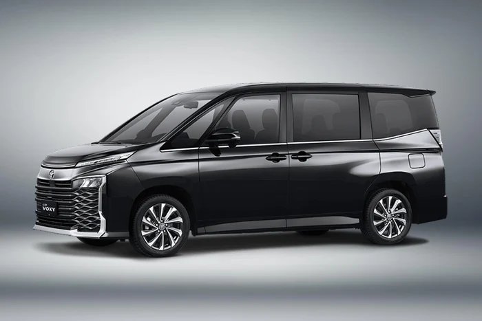 Toyota Voxy - Left Side View