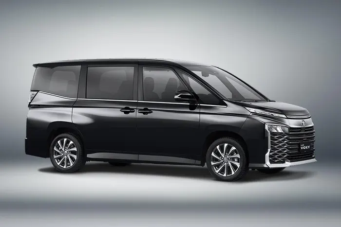Toyota Voxy - Right Side View
